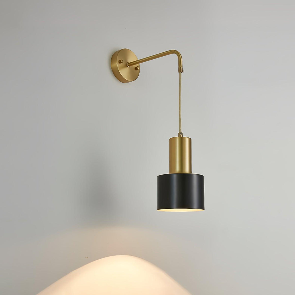 Arne Wall Light ∅ 4.7″ x H 8.7″ / Dia 12cm x H 22cm / Black & Gold Wall lamp