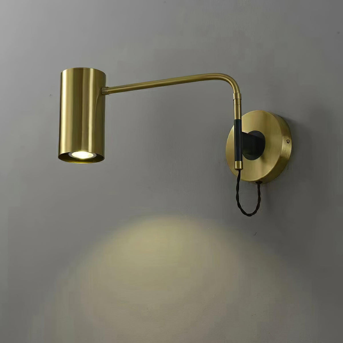 Envoy Swing Sconce ∅ 14.5″ x H 14.1″ / Dia 37cm x H 36cm / Brass Wall lamp