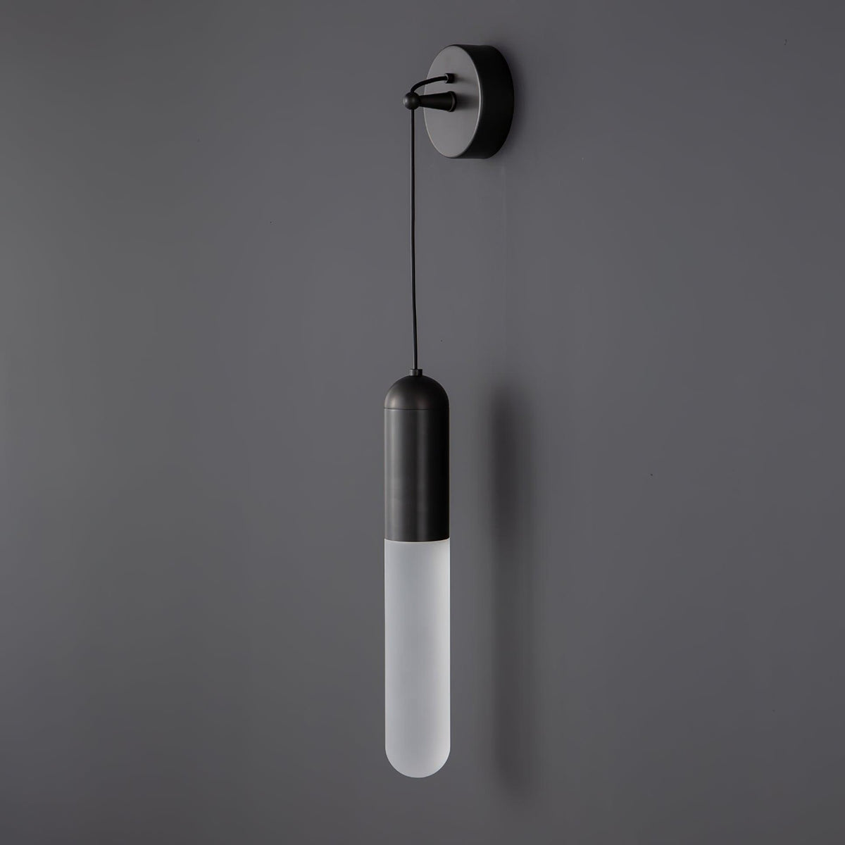 Flume Wall Light L 3.9″ x W 4.3″ x H 17.3″ / L 10cm x W 11cm x H 44cm / Black Wall lamp
