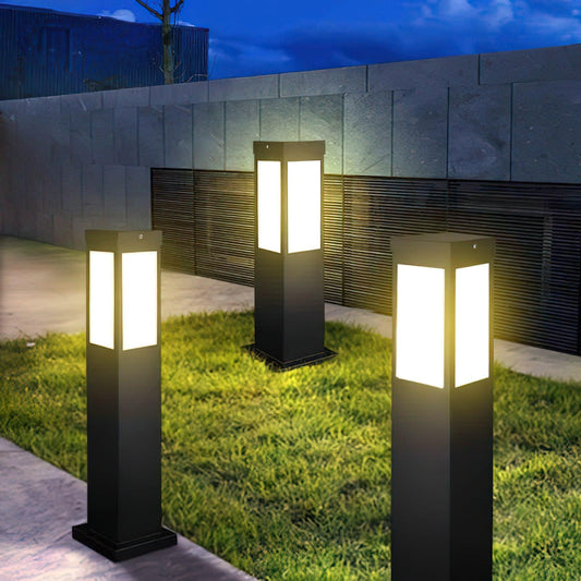 Kuzco Bollard Outdoor Light ∅ 5.5″ x H 23.6″ / Dia 14cm x H 60cm / Black / Warm Light Outdoor Lighting