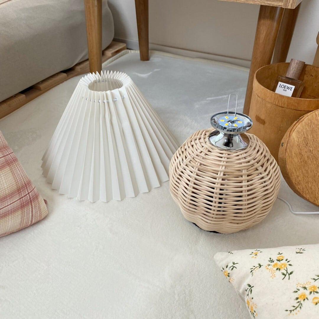 Rattan Pleated Table lamp ∅ 9.4″ x H 11″ / Dia 24cm x H 28cm / White & Nature rattan / USB Plug 灯具