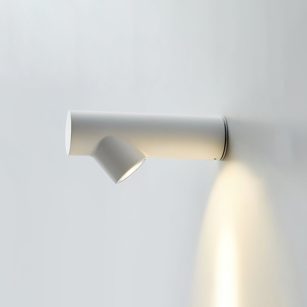Pipeline Tube Wall Sconce ∅ 2.4″ x H 3.9″ x L 9.1″ / White & Warm Light / Single Wall lamp