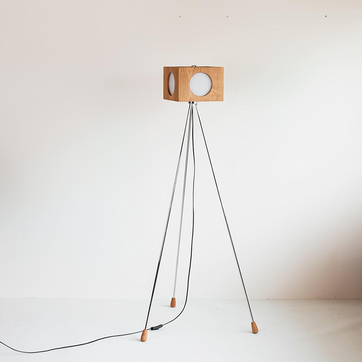 Vintage Tripod Camera Floor Lamp L 23.2″ x W 23.2 ″ x H 52″ / L 59cm x W 59cm x H 132cm (Cherry wood lamp base)
