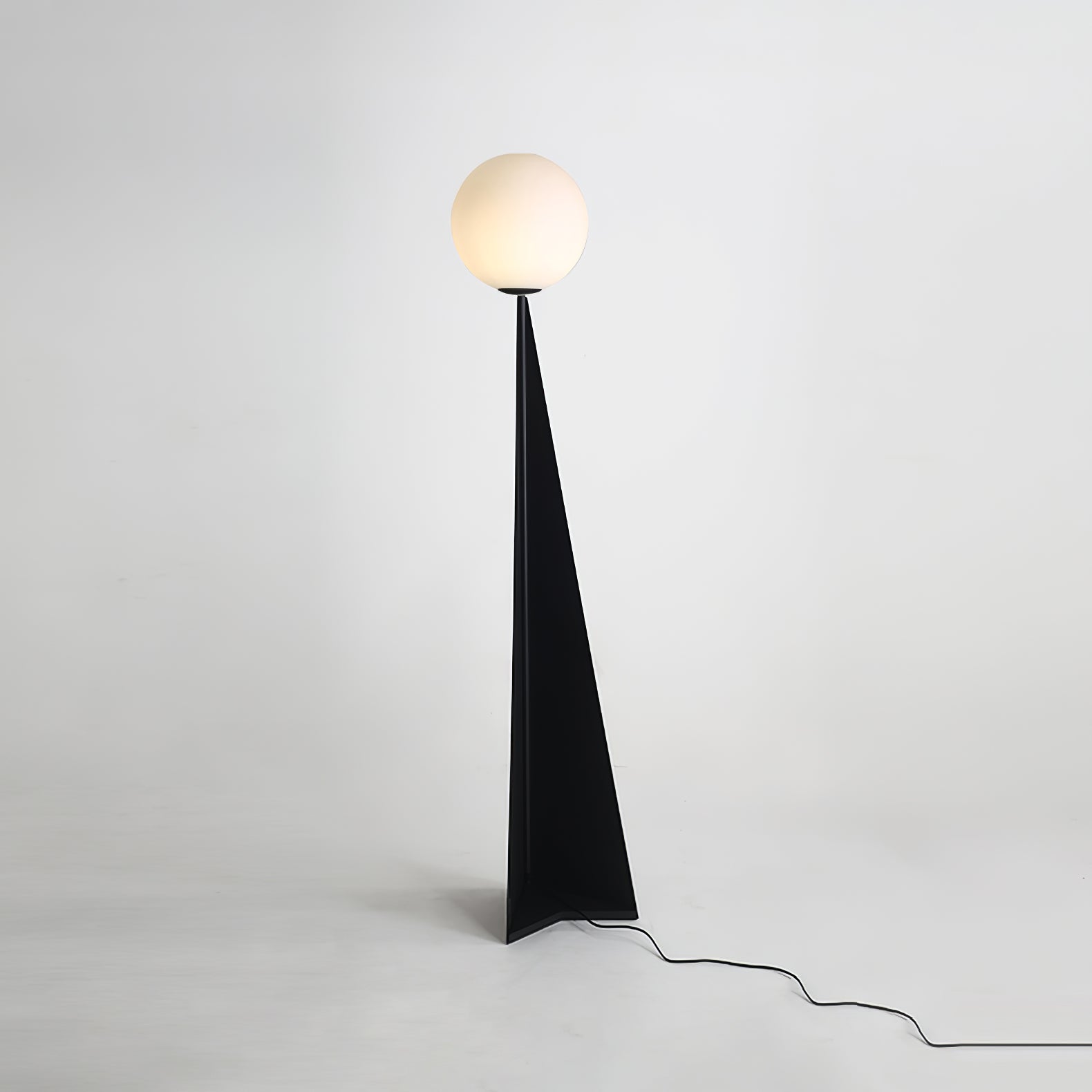 Apex Sphere Floor Lamp ∅ 11.8″ x H 66.9″ / Dia 30cm x H 170cm / Black & White / US Plug Floor lamp