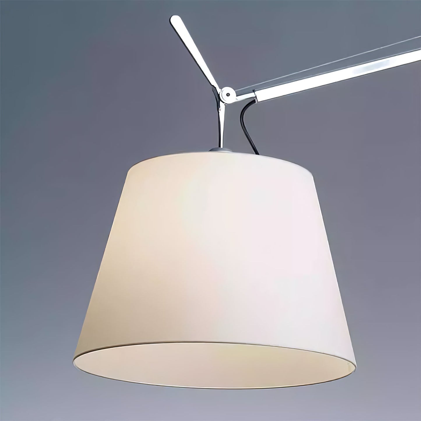 Arcadia Shade Pendant Lamp ∅ 47.2″ x H 35.4-51.2″ / Chrome & White Pendant light