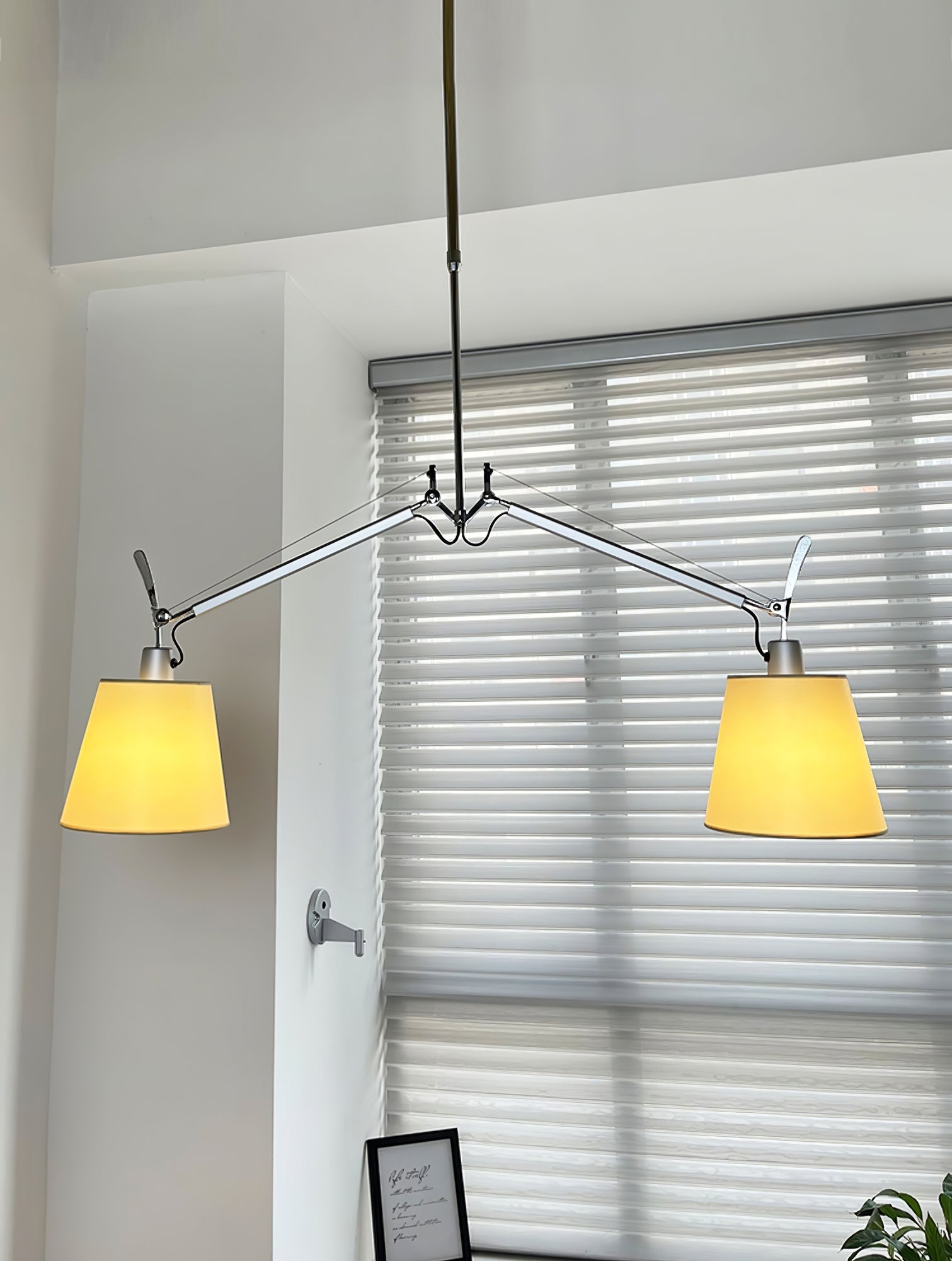 Arcadia Shade Pendant Lamp ∅ 47.2″ x H 35.4-51.2″ / Chrome & White Pendant light