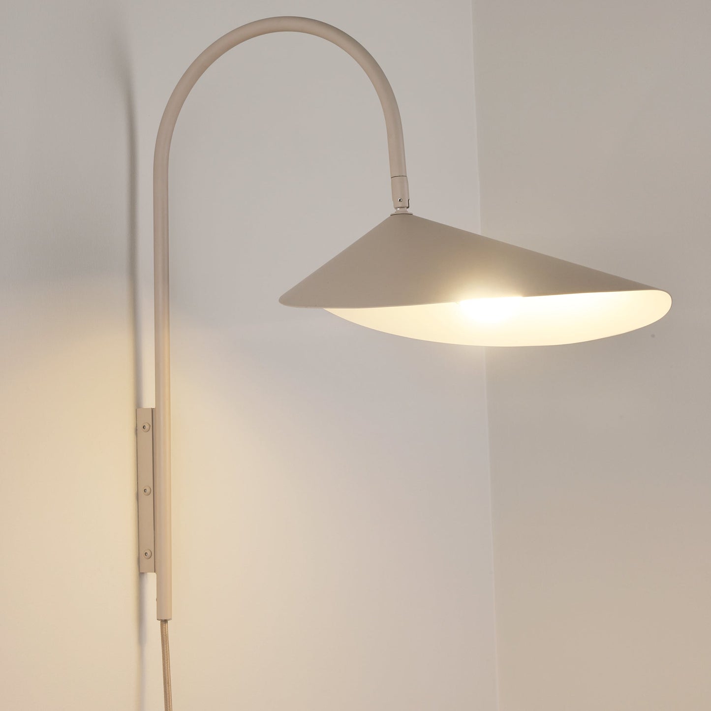 Alocasia Swivel Plug-in Wall Lamp