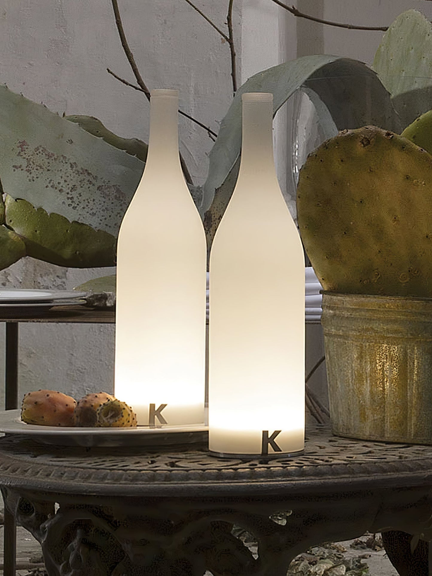 Bacco Built-in Battery Table Lamp ∅ 3.9″ x H 13.8″ / Dia 10cm x H 35cm / White & Warm Light / Touch Switch Table lamp