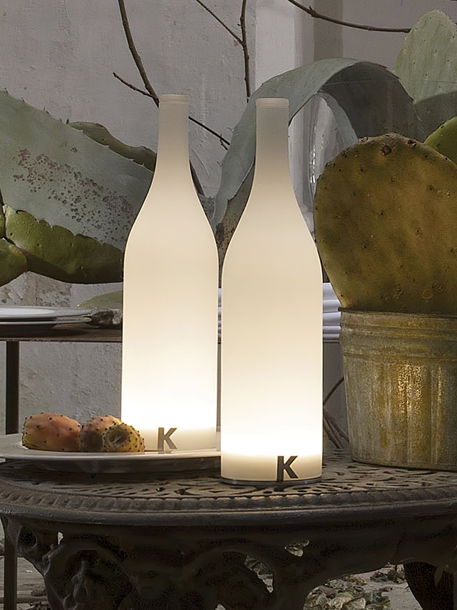 Bacco Built-in Battery Table Lamp ∅ 3.9″ x H 13.8″ / Dia 10cm x H 35cm / White & Warm Light / Touch Switch Table lamp