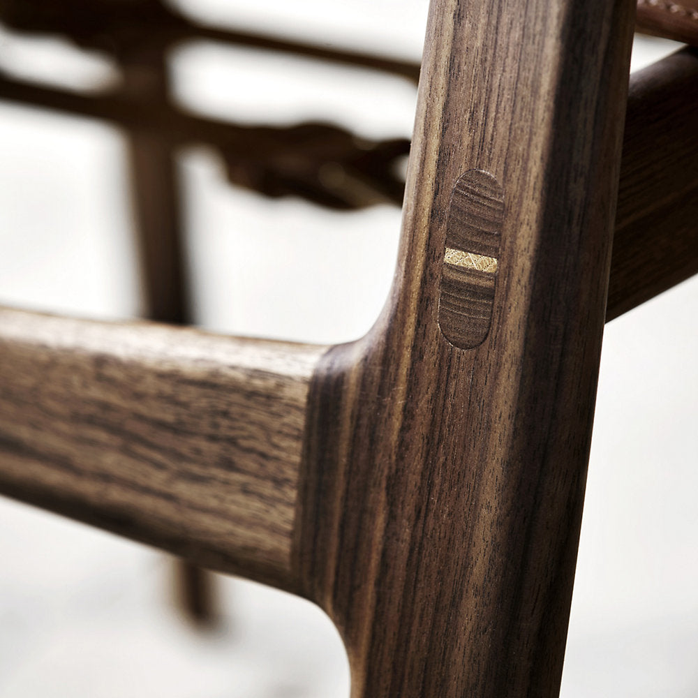 BM1106 Hunstman Chair
