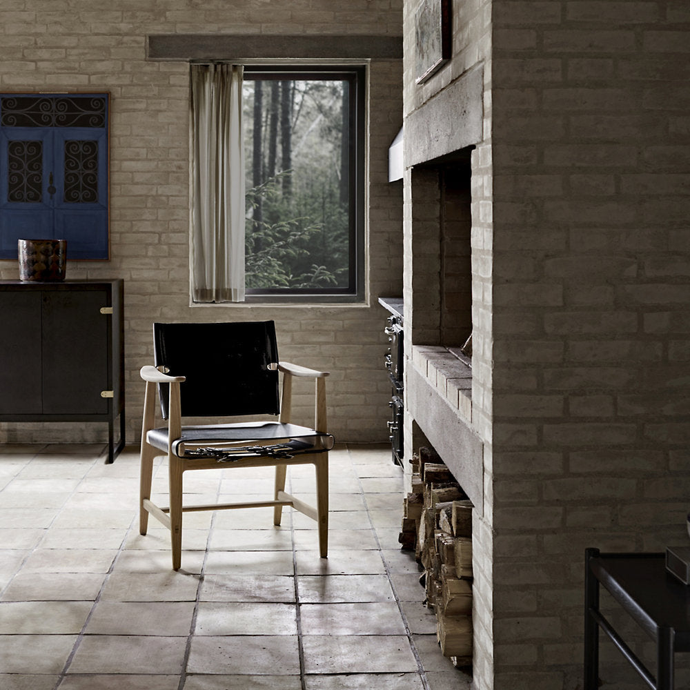 BM1106 Hunstman Chair
