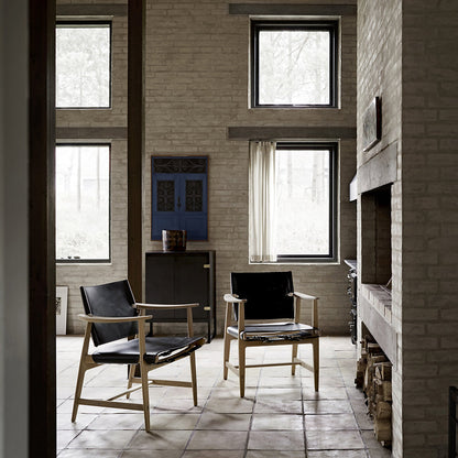 BM1106 Hunstman Chair
