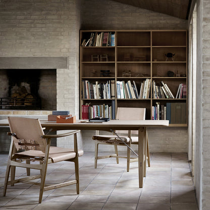 BM1106 Hunstman Chair