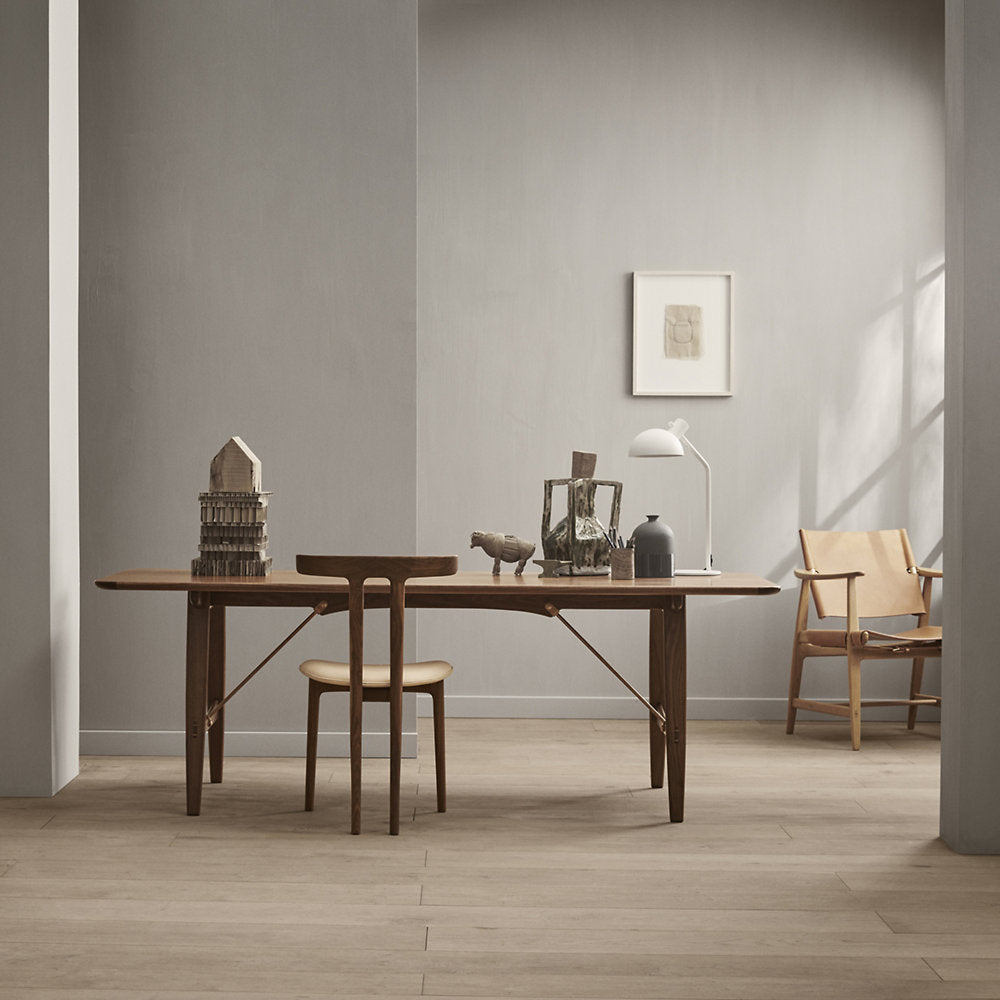 BM1106 Hunstman Chair