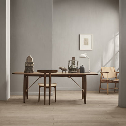 BM1106 Hunstman Chair