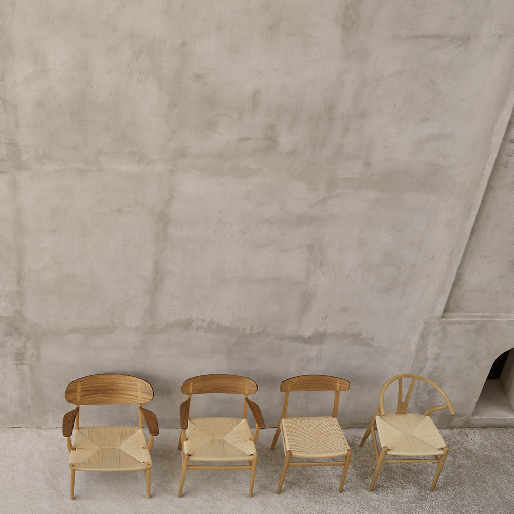 CH22 Lounge Chair