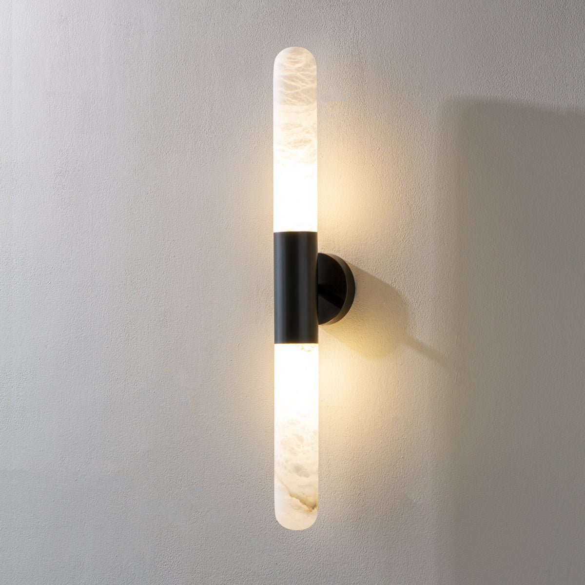 Cavoya Alabaster Wall Light ∅ 2.4″ x H 25.6″ / Black & White / Warm Light 1001 Wall lamp