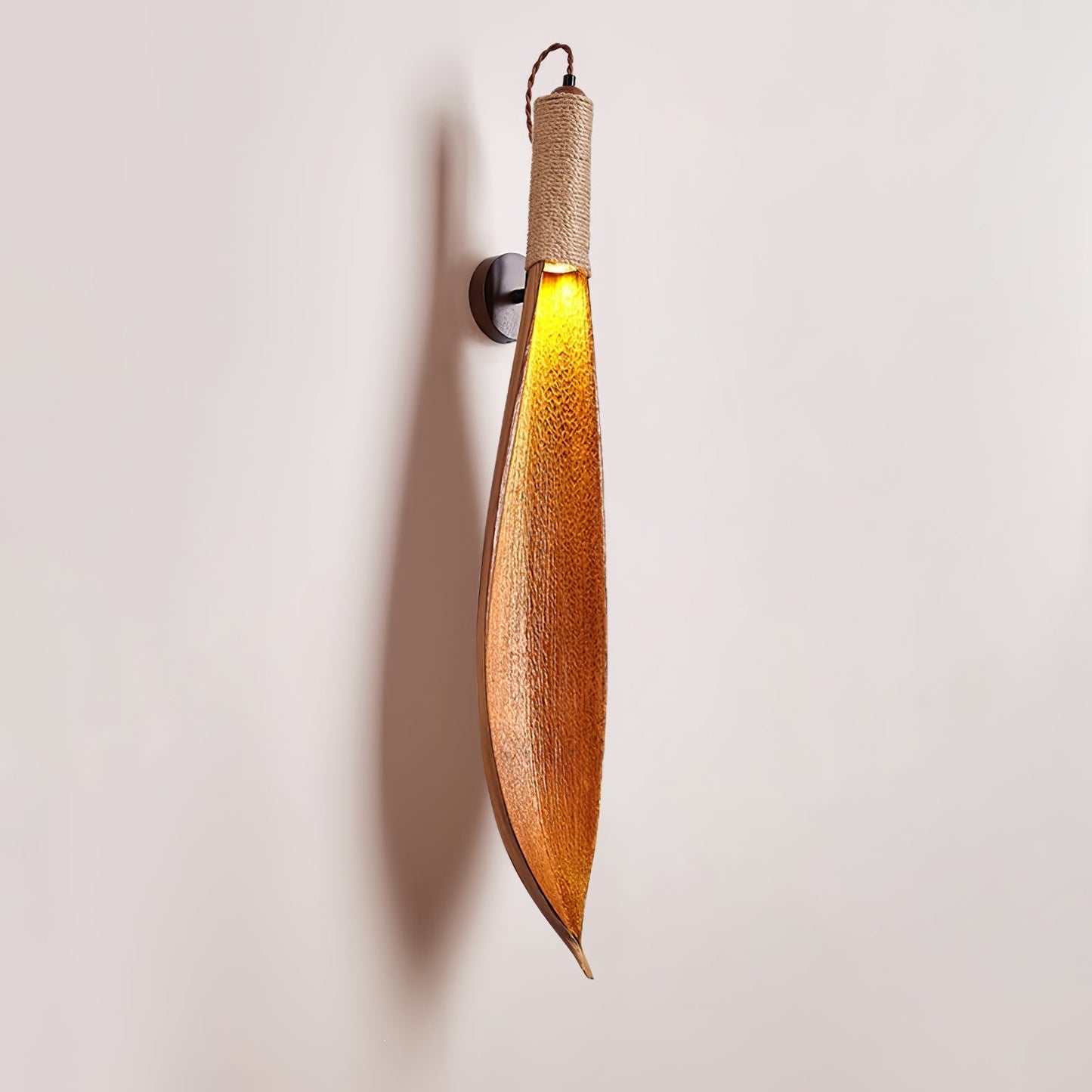 Cocoa Leaf Wall Sconce ∅ 5.1″ x H 25.6″ / Dia 13cm x H 65cm / Nature cocoa / 1 Piece Wall lamp
