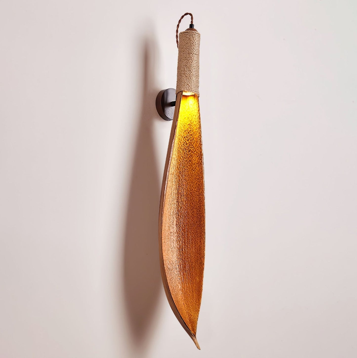 Cocoa Leaf Wall Sconce ∅ 5.1″ x H 33.5″ / Dia 13cm x H 85cm / Nature cocoa / 1 Piece Wall lamp