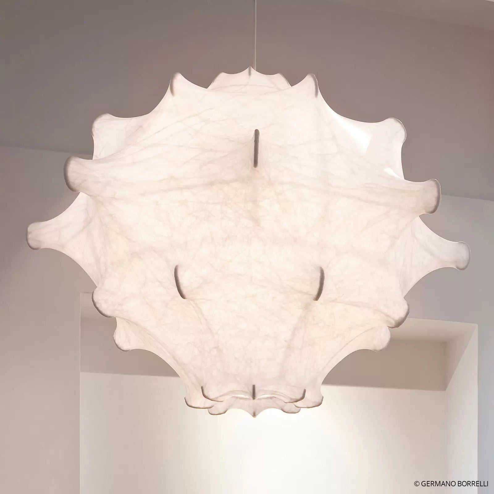 Cocoon Bloom Pendant Lamp ∅ 24.8″ x H 19.7″ / Dia 63cm x H 50cm / White Pendant light