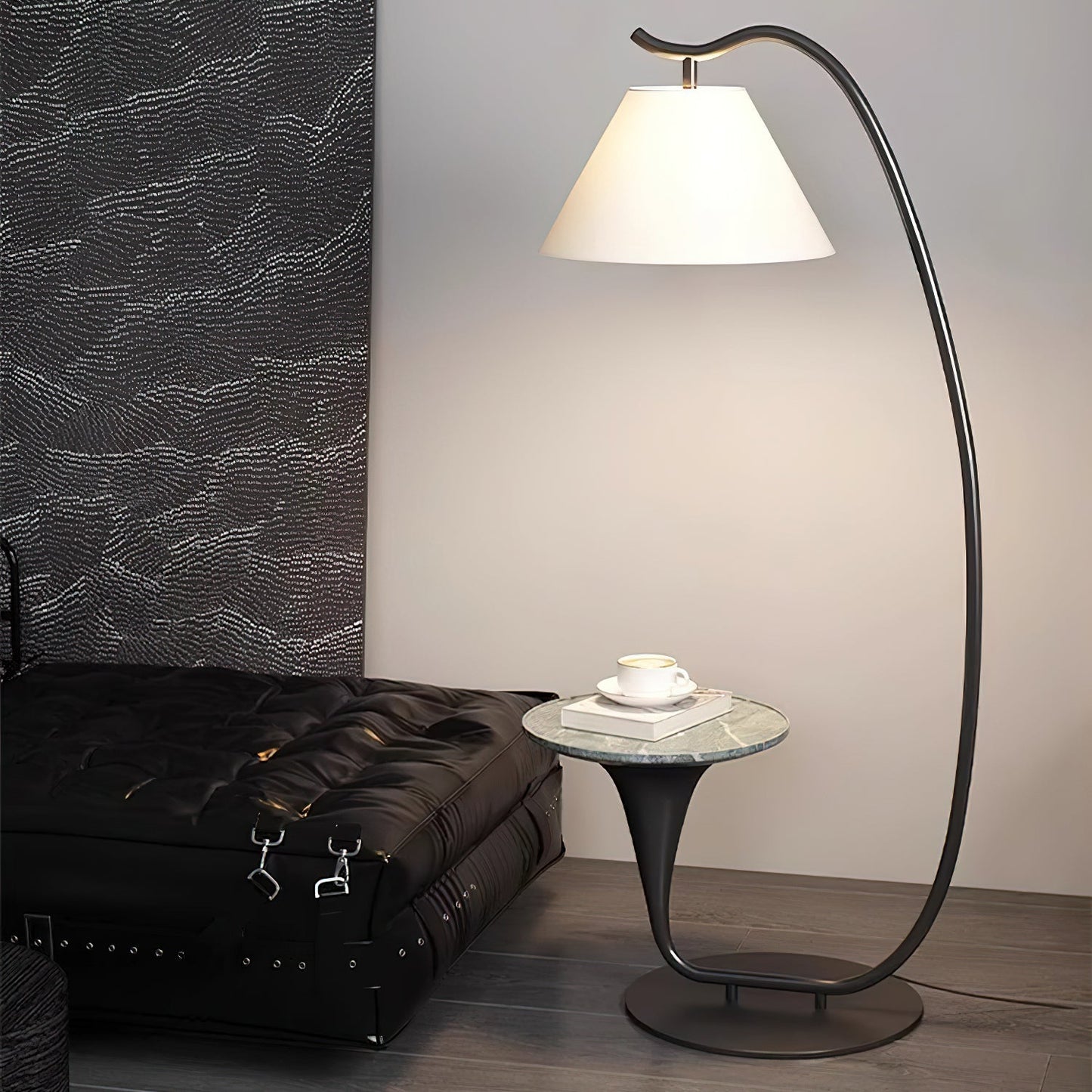 Curvature Floor Lamp ∅ 19.7″ x H 65″ / Black & White Pallet / US Plug Floor lamp