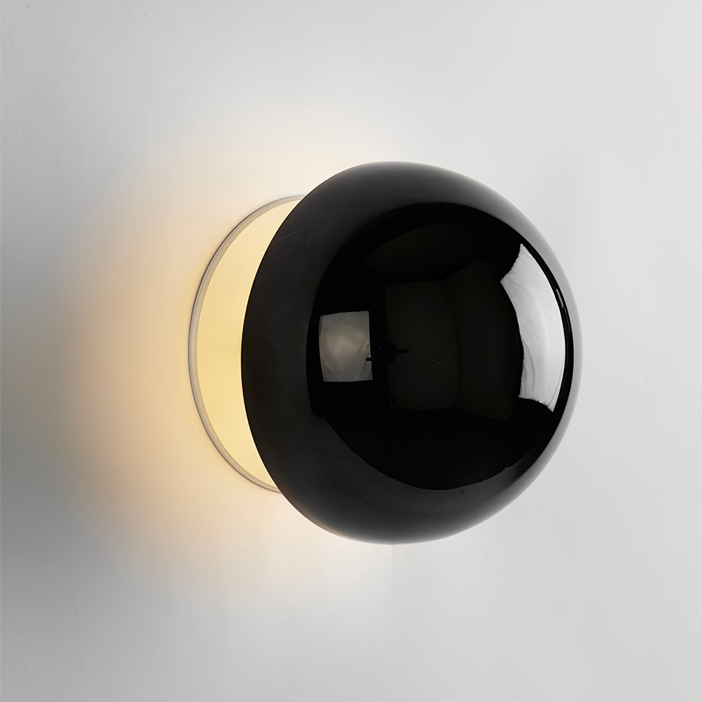 Aurum Sphere Wall Sconce ∅ 6.3″ x H 6.3″ / Dia 16cm x H 16cm / Bright black / Warm Light Wall lamp