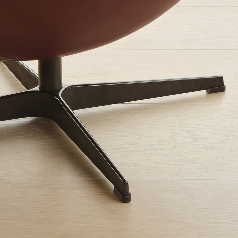 Egg Leather Swivel Chair