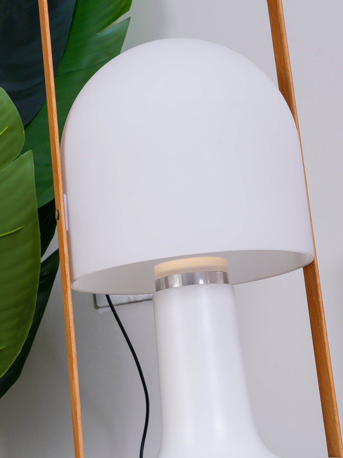 Portable Glass Charging Table Lamp ∅ 8.3″ x H 20.9″ / Dia 21cm x H 53cm / White / Charge Table lamp