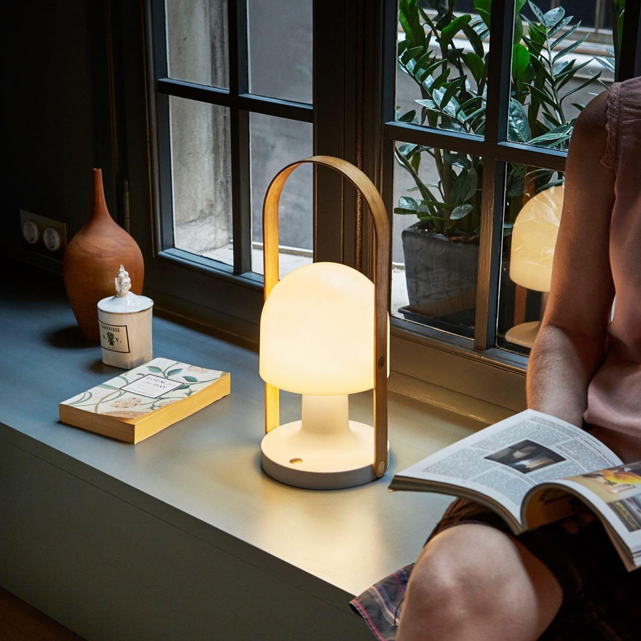 Portable Glass Charging Table Lamp ∅ 8.3″ x H 20.9″ / Dia 21cm x H 53cm / White / Charge Table lamp
