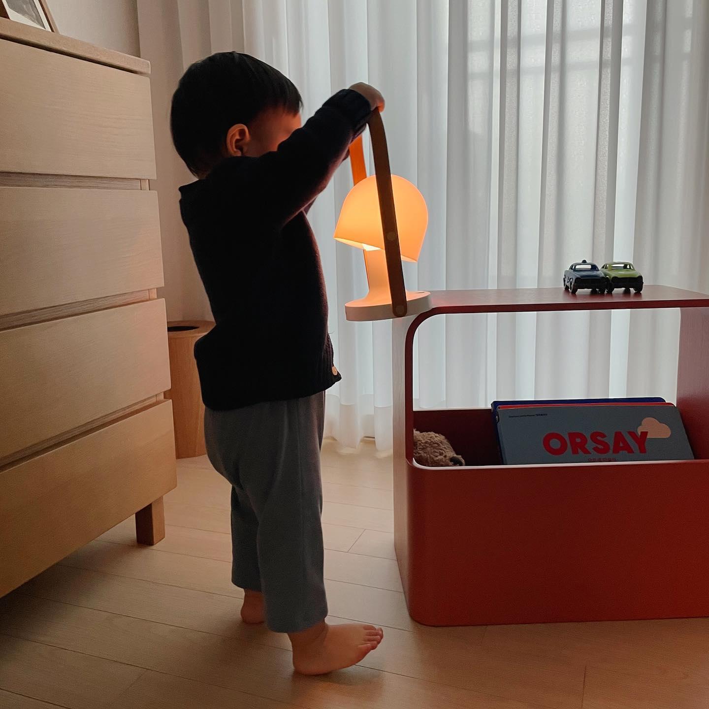 Portable Glass Charging Table Lamp ∅ 8.3″ x H 20.9″ / Dia 21cm x H 53cm / White / Charge Table lamp