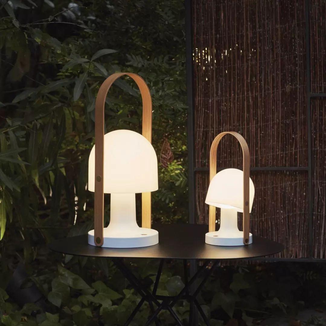 Portable Glass Charging Table Lamp ∅ 8.3″ x H 20.9″ / Dia 21cm x H 53cm / White / Charge Table lamp