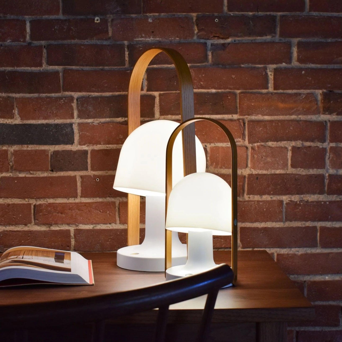 Portable Glass Charging Table Lamp ∅ 8.3″ x H 20.9″ / Dia 21cm x H 53cm / White / Charge Table lamp