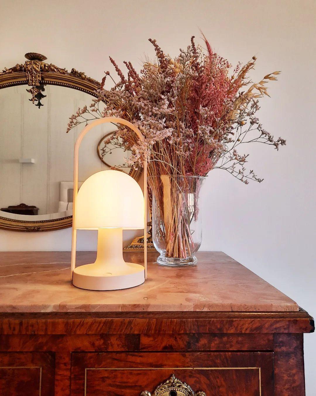 Portable Glass Charging Table Lamp ∅ 8.3″ x H 20.9″ / Dia 21cm x H 53cm / White / Charge Table lamp