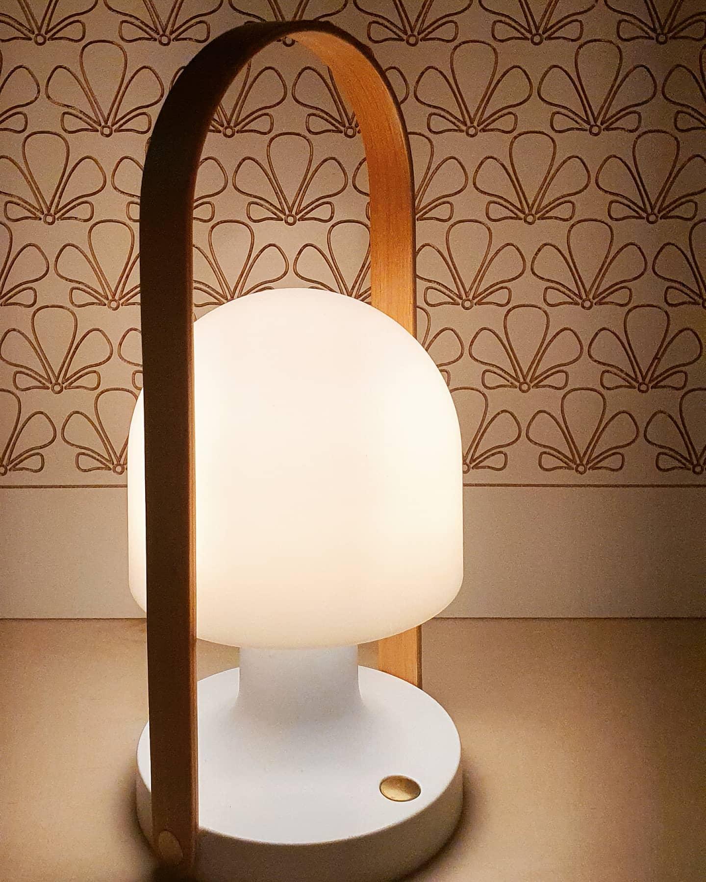 Portable Glass Charging Table Lamp ∅ 8.3″ x H 20.9″ / Dia 21cm x H 53cm / White / Charge Table lamp