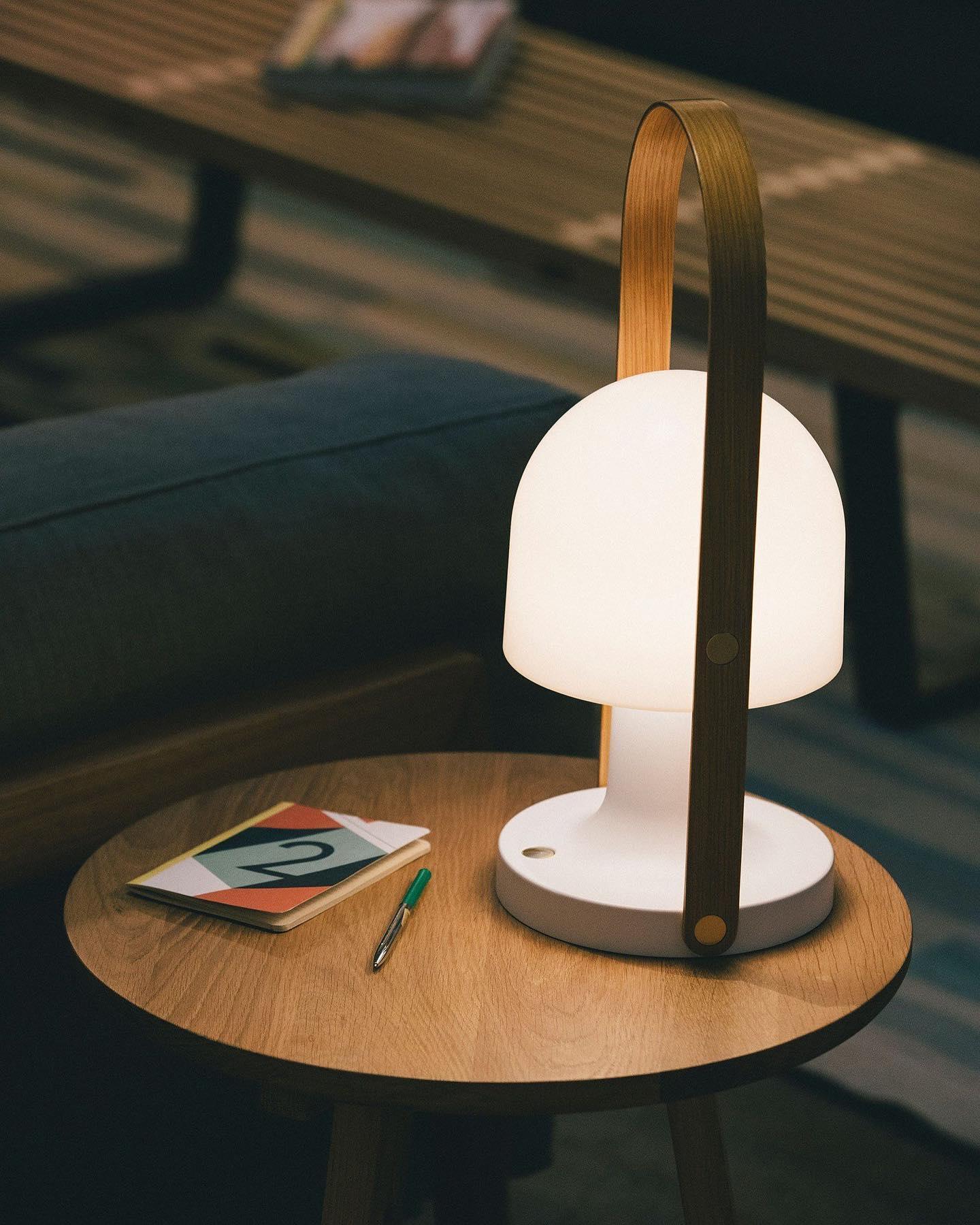 Portable Glass Charging Table Lamp ∅ 8.3″ x H 20.9″ / Dia 21cm x H 53cm / White / Charge Table lamp