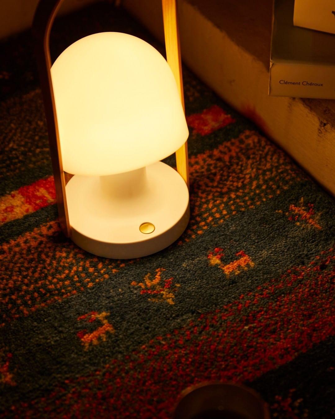 Portable Glass Charging Table Lamp ∅ 8.3″ x H 20.9″ / Dia 21cm x H 53cm / White / Charge Table lamp