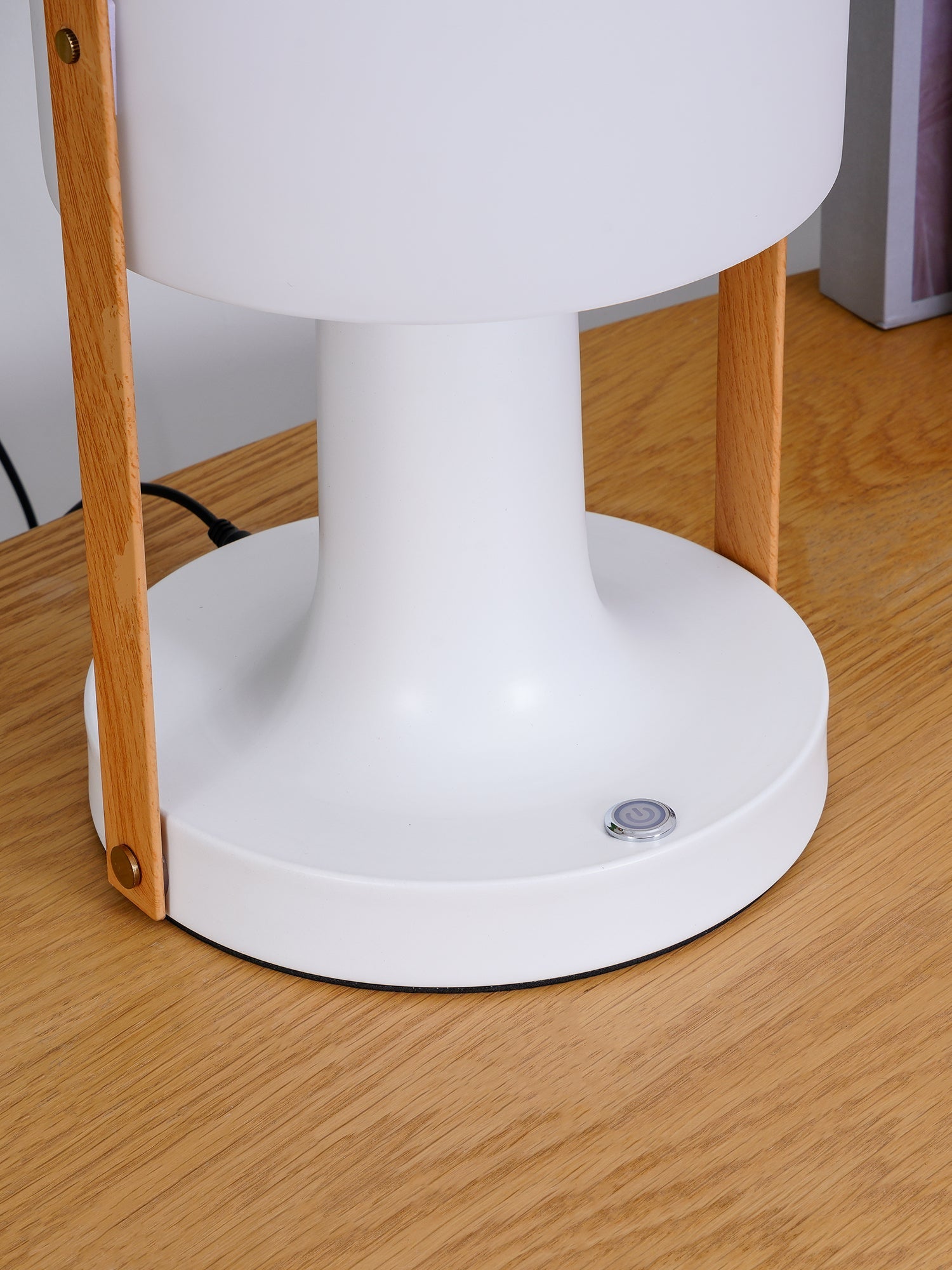 Portable Glass Charging Table Lamp ∅ 8.3″ x H 20.9″ / Dia 21cm x H 53cm / White / Charge Table lamp