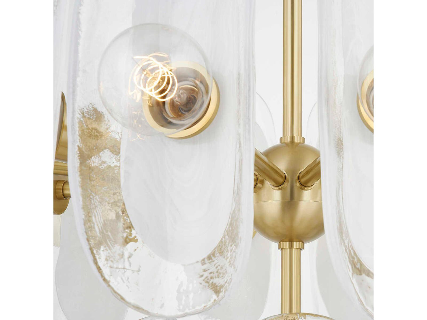 Hudson Valley 20-Light Hilo Chandelier in Aged Brass with Piastre Glass