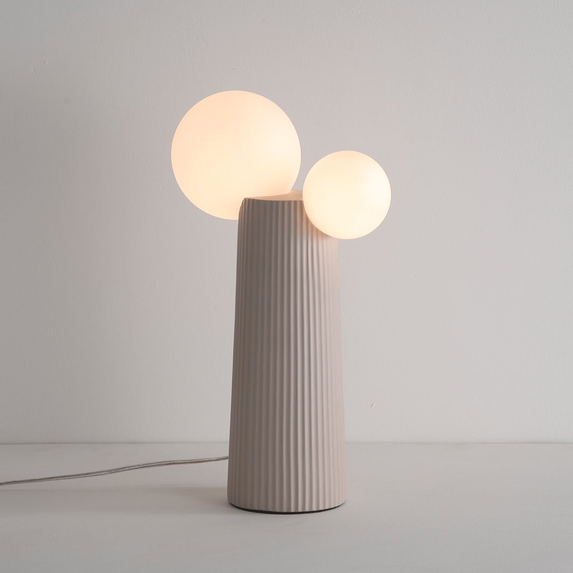 Land Table Lamp ∅ 8.2″ x H 15.7″ / Latte Color / US Plug 1001 Table lamp