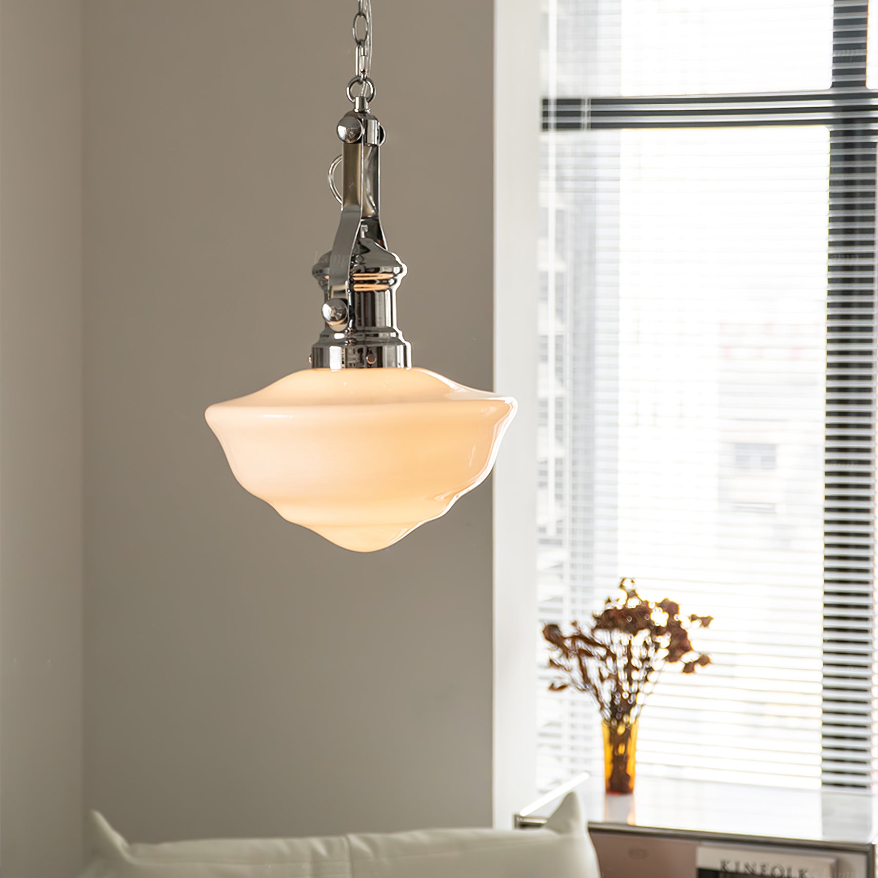Lavagna Schoolhouse Pendant Light ∅ 11.8″ x H 19.3″ / Dia 30cm x H 43cm / Chrome & White Pendant light