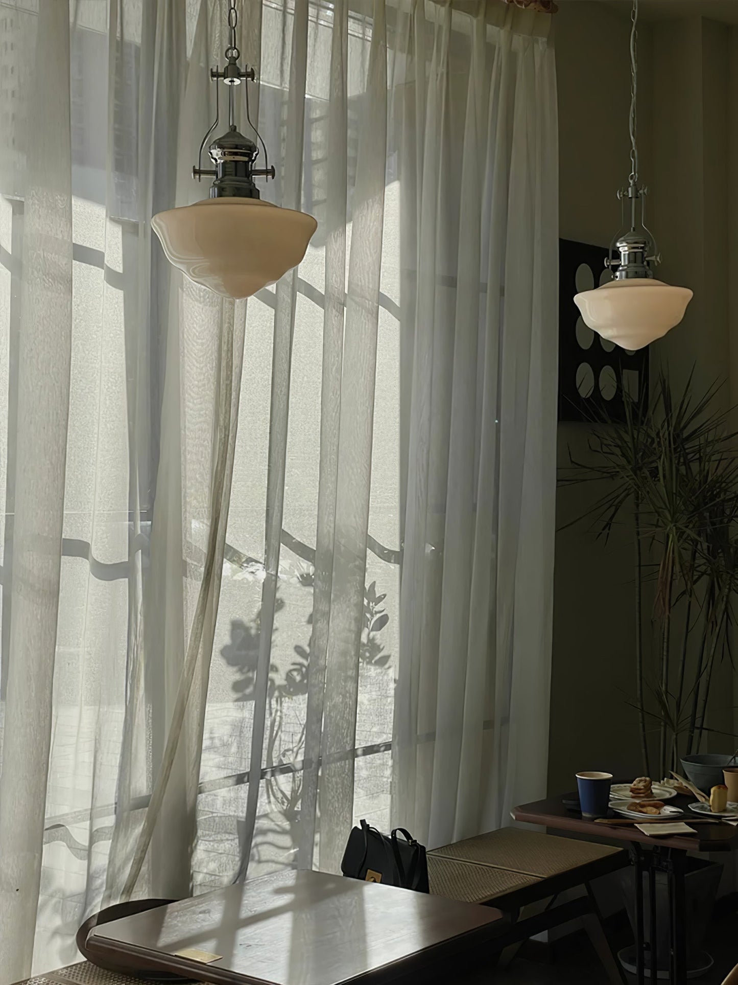 Lavagna Schoolhouse Pendant Light ∅ 11.8″ x H 19.3″ / Dia 30cm x H 43cm / Chrome & White Pendant light