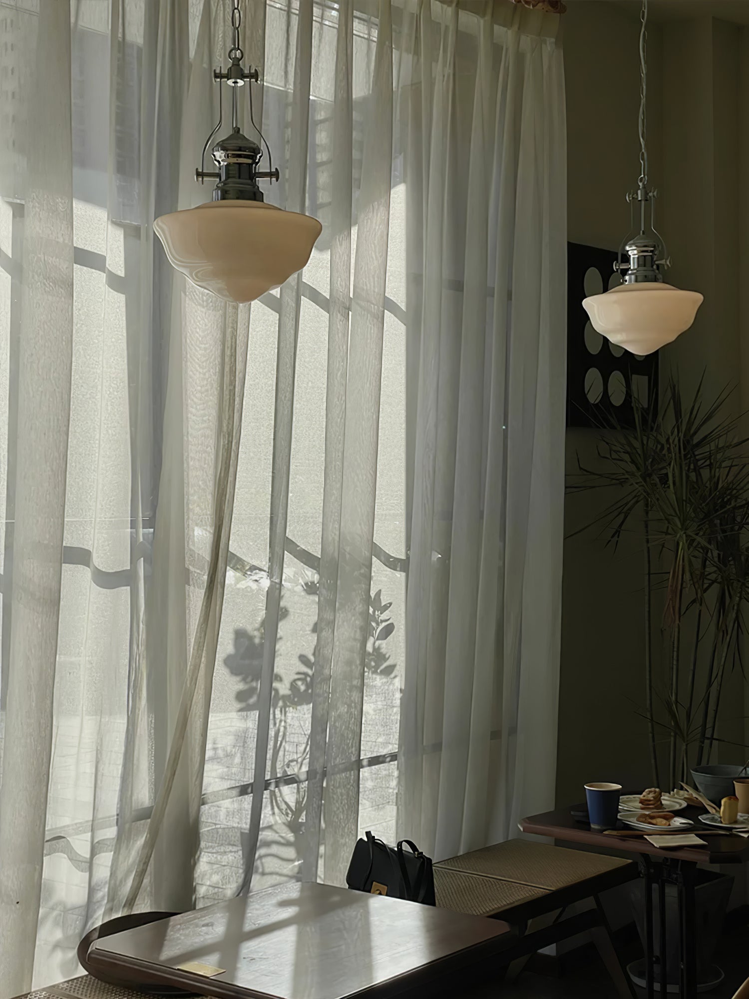 Lavagna Schoolhouse Pendant Light ∅ 11.8″ x H 19.3″ / Dia 30cm x H 43cm / Chrome & White Pendant light