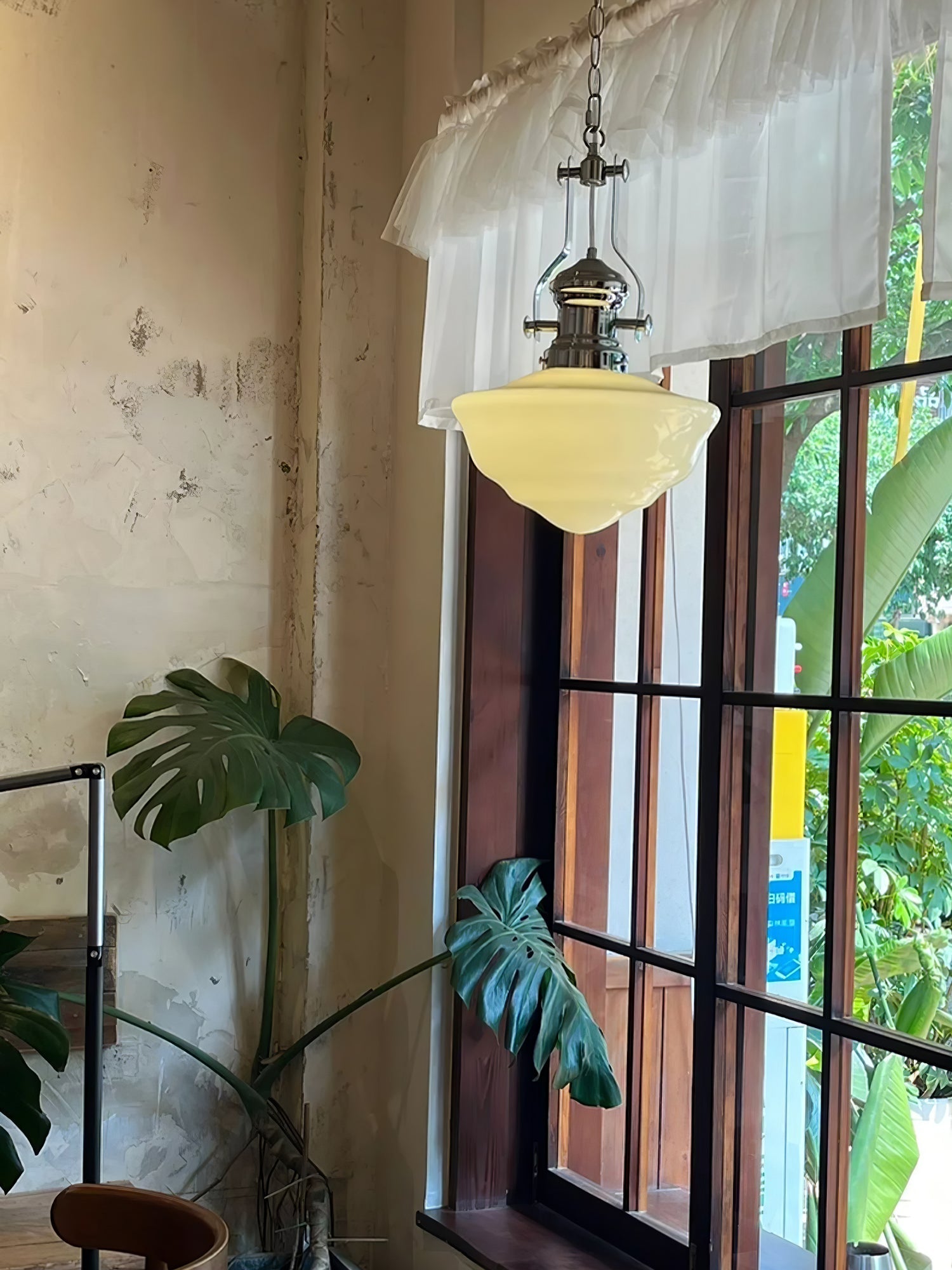 Lavagna Schoolhouse Pendant Light ∅ 11.8″ x H 19.3″ / Dia 30cm x H 43cm / Chrome & White Pendant light