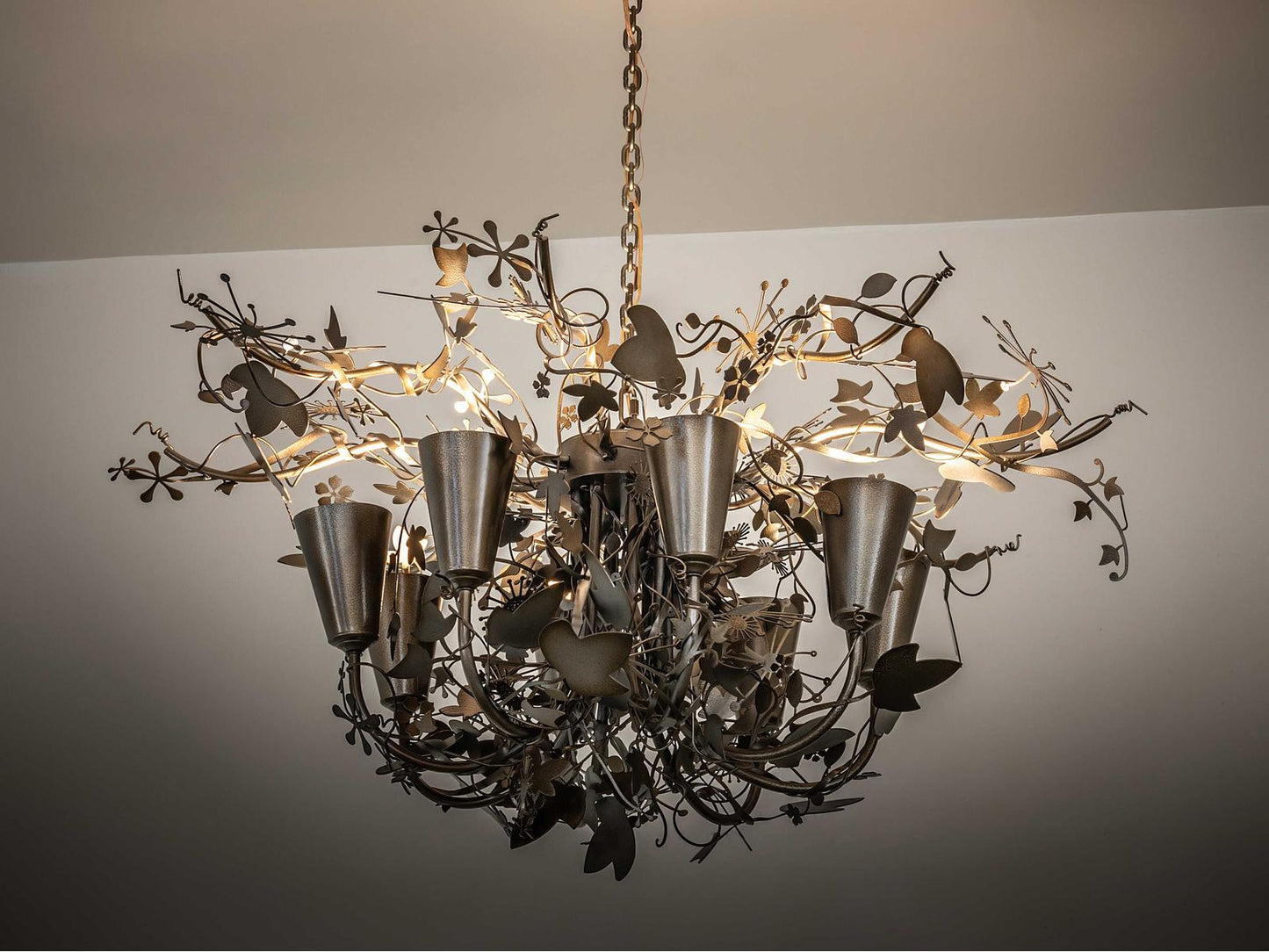 Meyda Lau Lau 8-Light Nature-Inspired Chandelier in Antique Hammer Gold