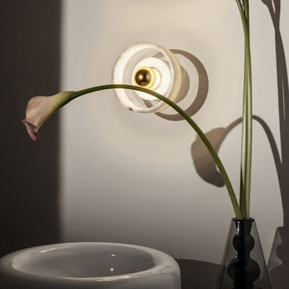 Marble Aura Wall Lamp ∅ 7.1″ x H 4.3″ / Gold & White / Warm Light Wall lamp