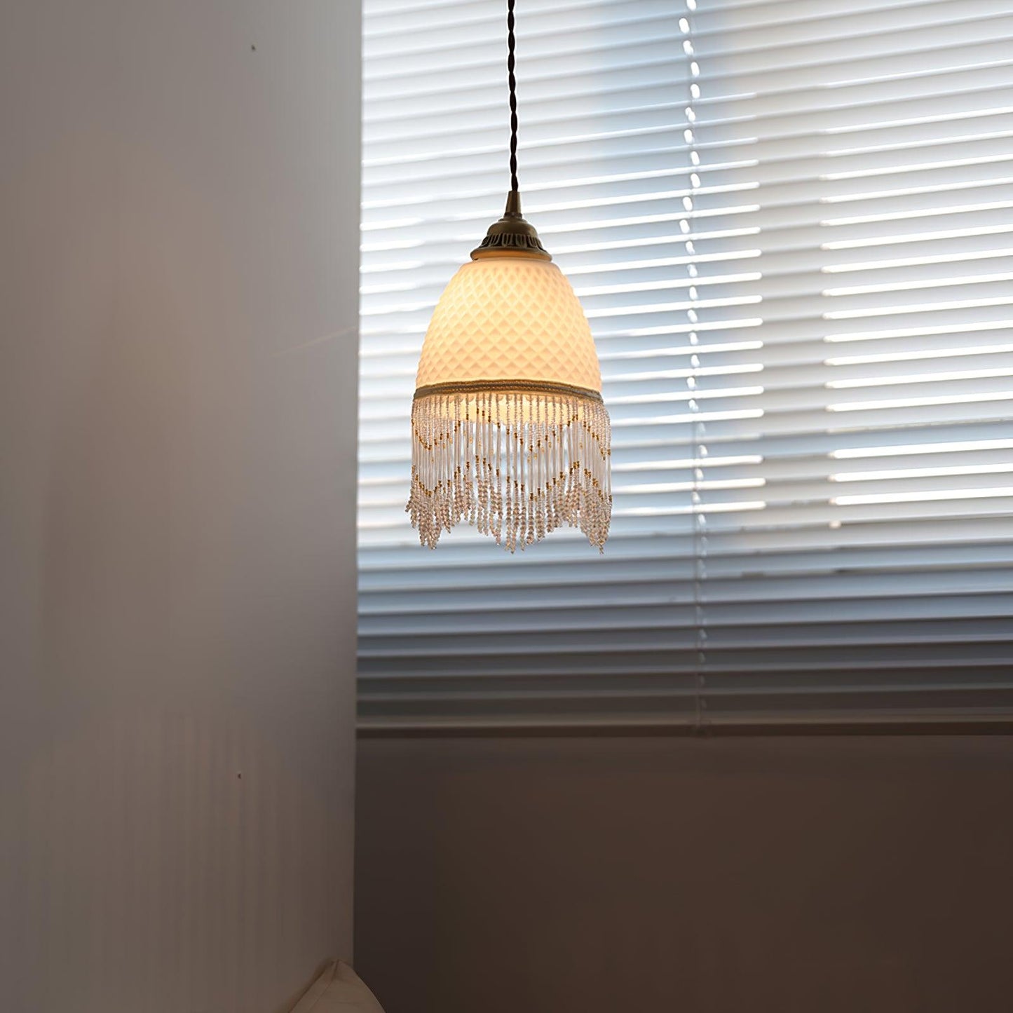 Mesh Tassel Glass Pendant Light ∅ 5.9″ x H 8.3″ / Dia 15cm x H 21cm / Brass + White Pendant light