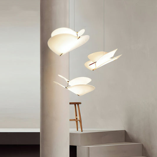 Moth Pendant Lamp ∅ 18.9″ x H 13.8″ / Dia 48cm x H 35cm / Gold & White Pendant light