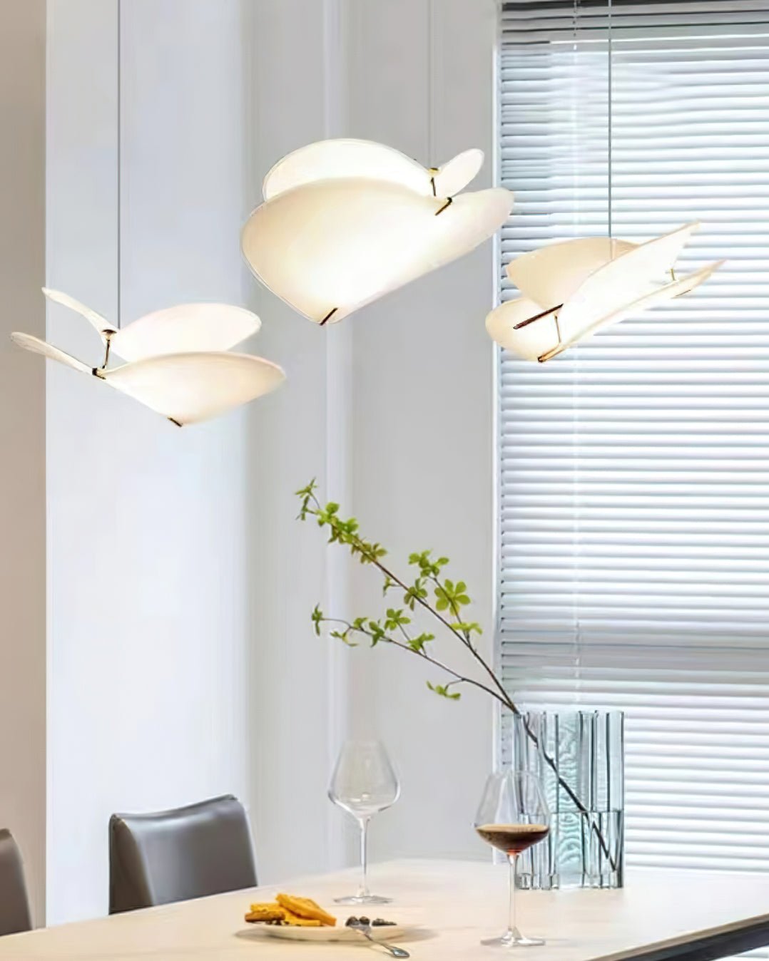 Moth Pendant Lamp ∅ 18.9″ x H 13.8″ / Dia 48cm x H 35cm / Gold & White Pendant light