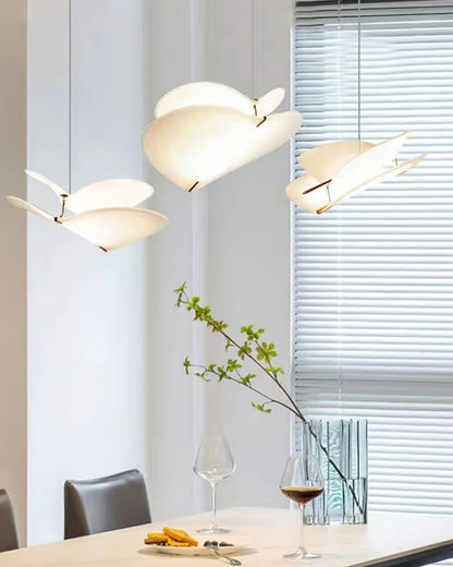 Moth Pendant Lamp ∅ 18.9″ x H 13.8″ / Dia 48cm x H 35cm / Gold & White Pendant light