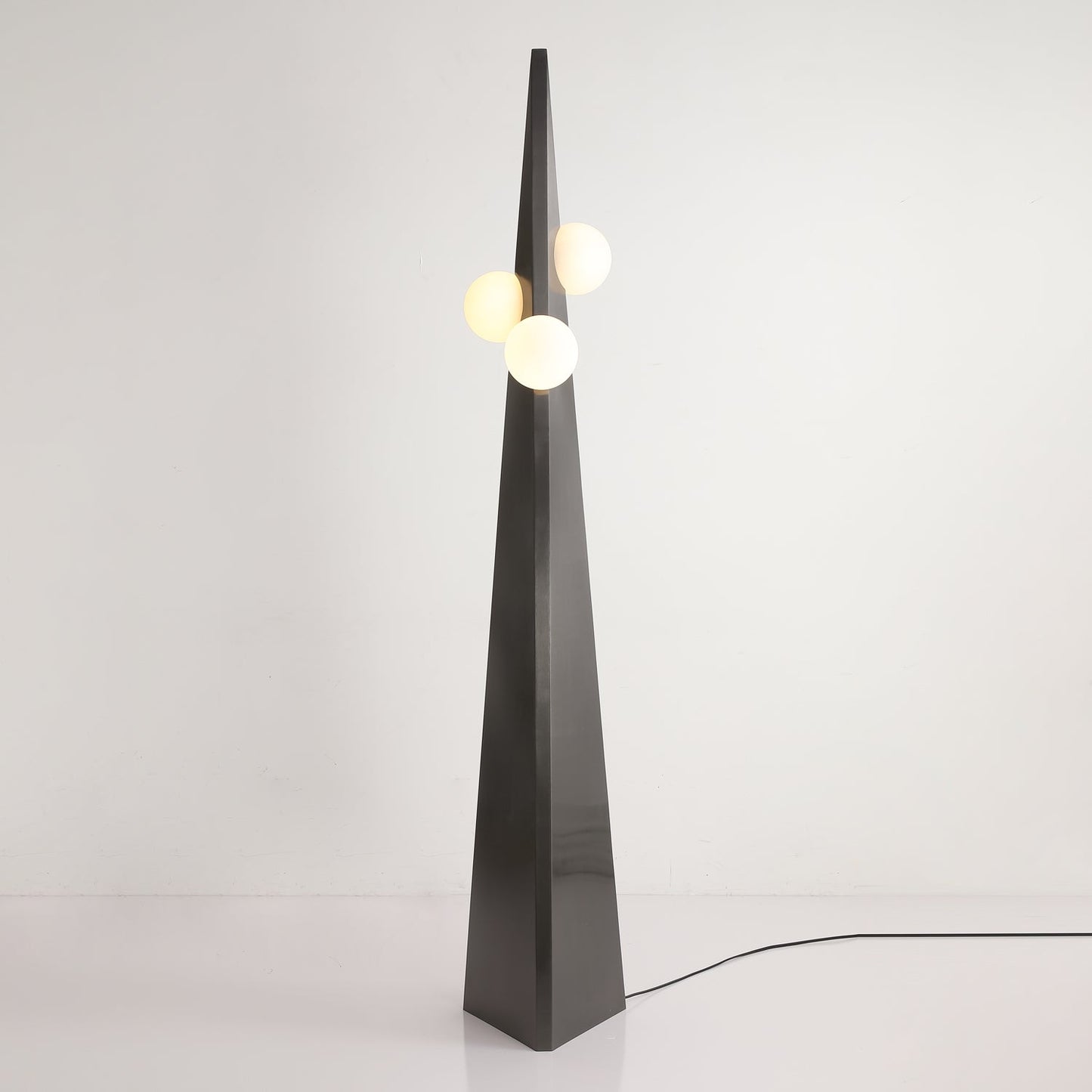 Noir Roy Floor Lamp ∅ 11″ x H 63.8″ / Dia 28cm x H 162cm / Stainless steel & Gunmetal black / US Plug Floor lamp